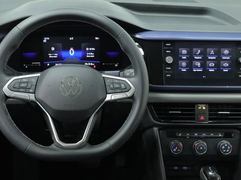 Used 2022 Volkswagen Taos SE image 12