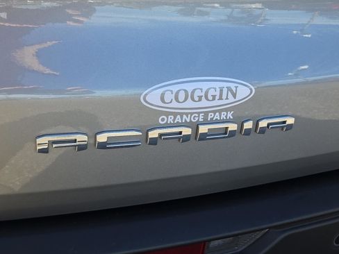 Used 2025 GMC Acadia Elevation image 31