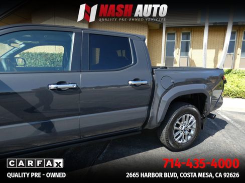 Used 2025 Toyota Tacoma Limited AWD/4WD image 17