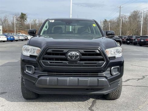 Used 2018 Toyota Tacoma SR image 8
