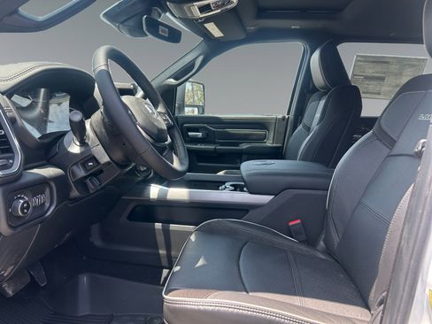 New 2026 RAM 2500 Laramie AWD/4WD image 9
