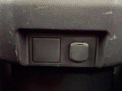 Certified 2025 Toyota Tacoma TRD Off-Road image 33