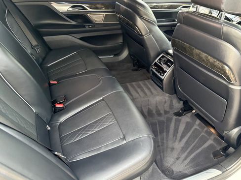Used 2017 BMW 750i image 40