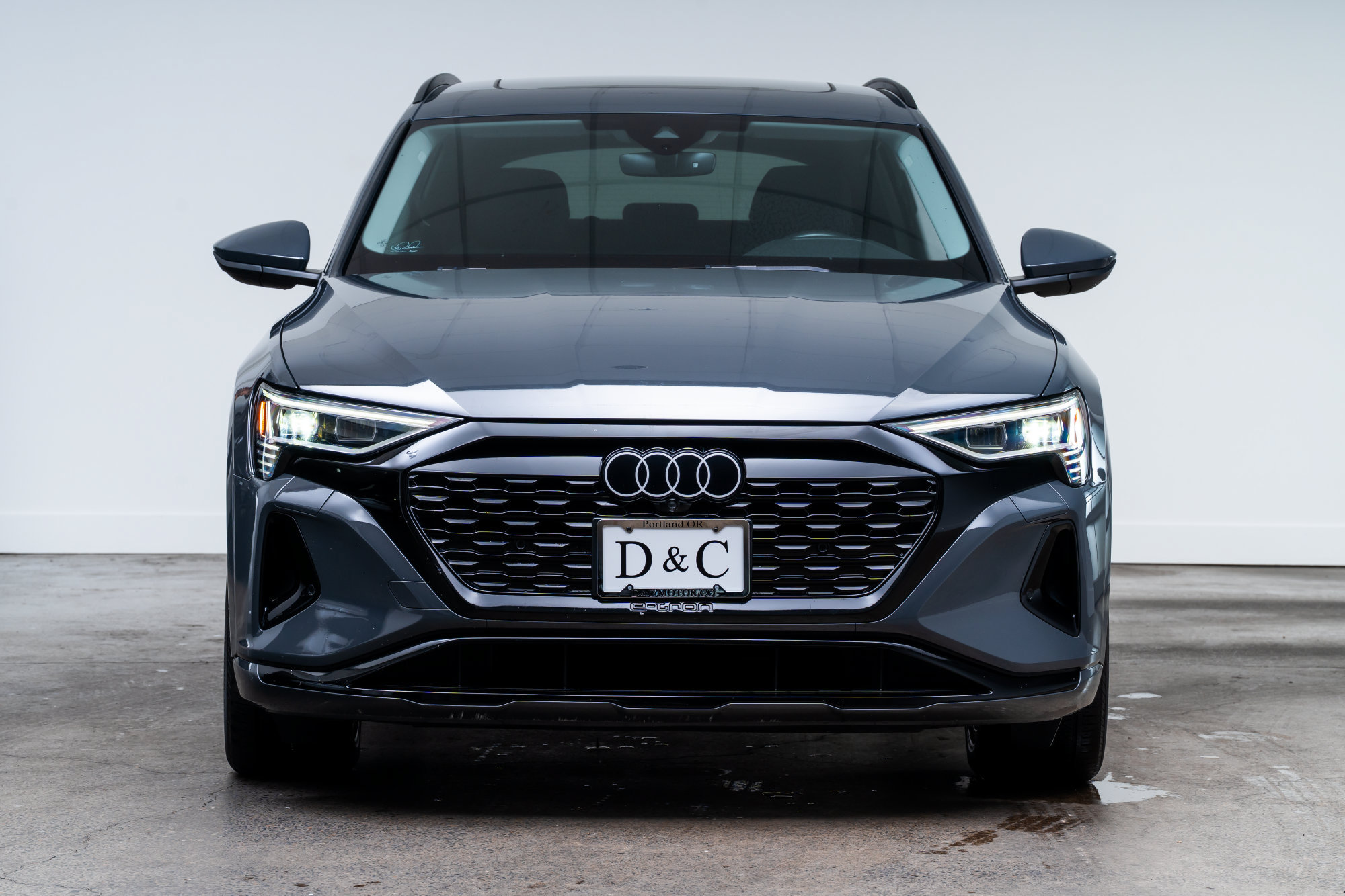 Used 2024 Audi Q8 e-tron Premium Plus AWD/4WD image 2