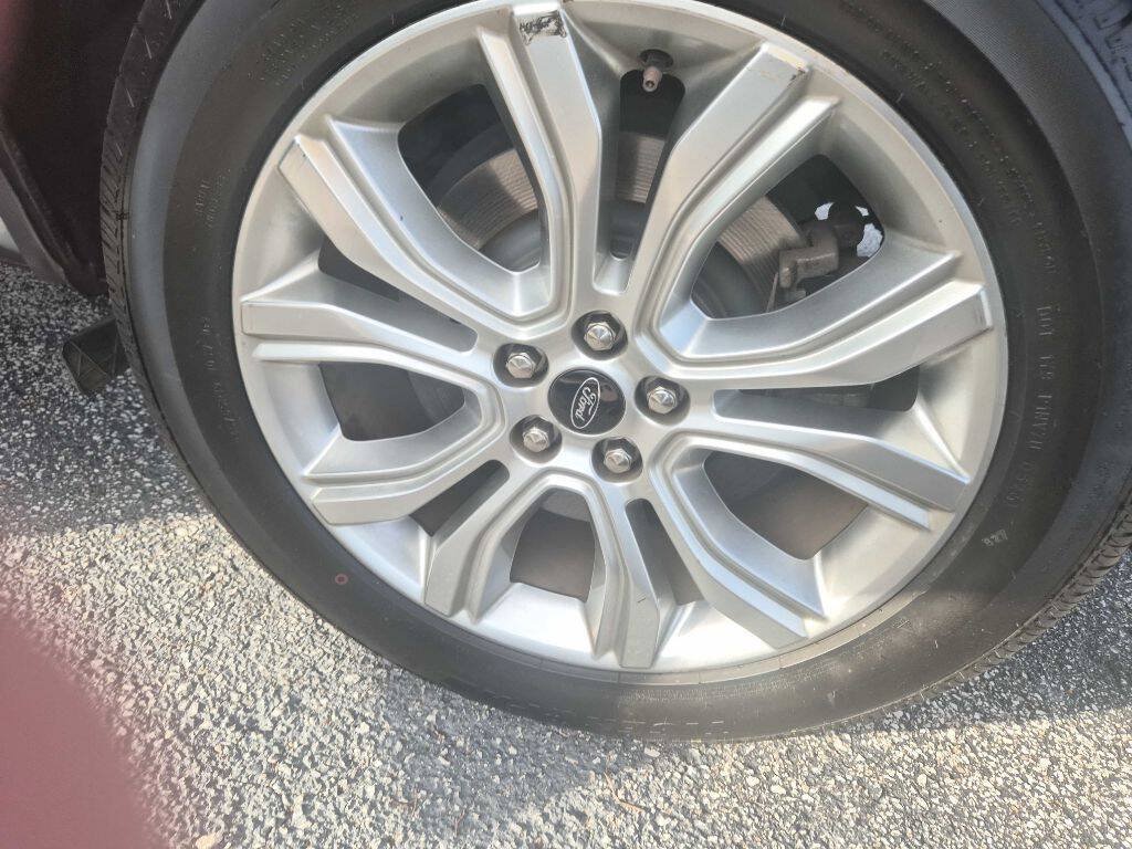 Used 2022 Ford Edge Titanium AWD/4WD image 14