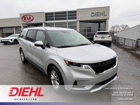Certified 2023 Kia Carnival LX image 1
