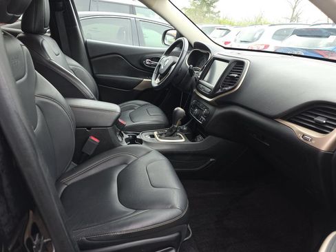 Used 2018 Jeep Cherokee Limited AWD/4WD image 5