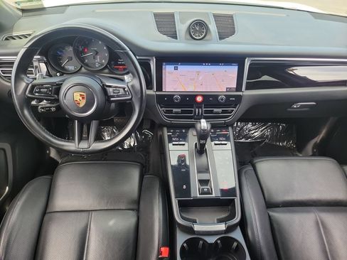 Used 2024 Porsche Macan AWD/4WD image 4