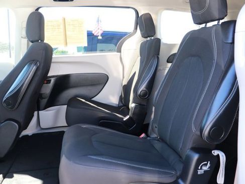 Used 2024 Chrysler Voyager LX image 11