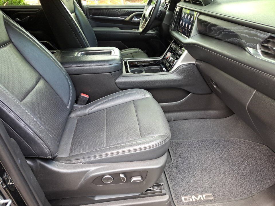Used 2021 GMC Yukon XL Denali w/ Denali Premium Package AWD/4WD image 14