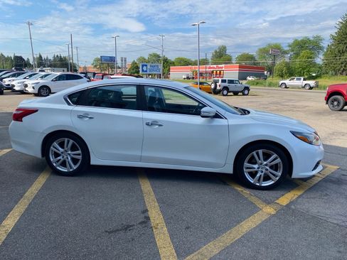 Used 2016 Nissan Altima 3.5 SL FWD image 6