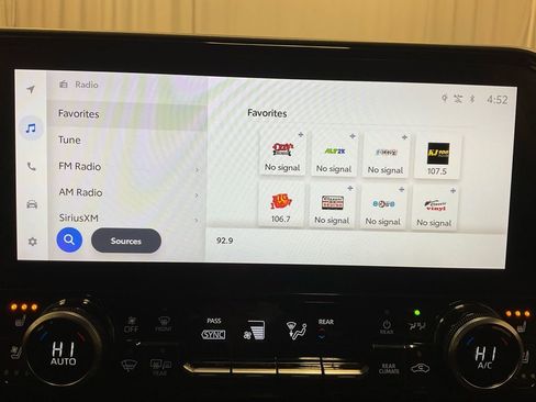 Used 2023 Toyota Highlander Limited image 23