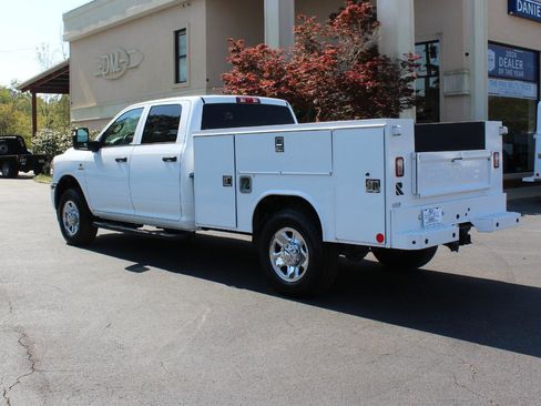 Used 2024 RAM 2500 Tradesman w/ Chrome Appearance Group image 12