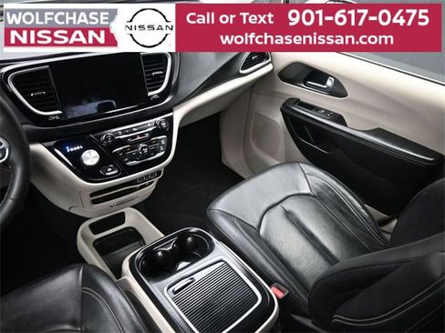 Used 2022 Chrysler Pacifica Touring-L image 13