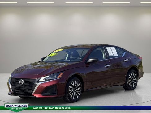 Used 2025 Nissan Altima 2.5 SV AWD/4WD image 7