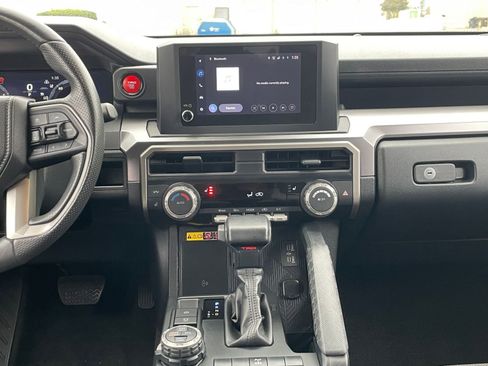 Used 2025 Toyota 4Runner TRD Off-Road image 18