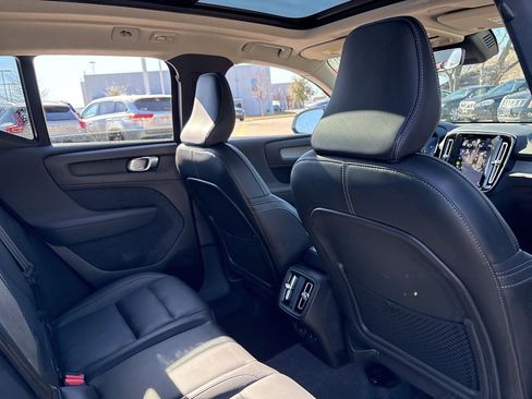 Certified 2025 Volvo XC40 B5 Plus image 9
