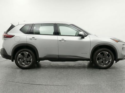 Used 2025 Nissan Rogue SV FWD image 11