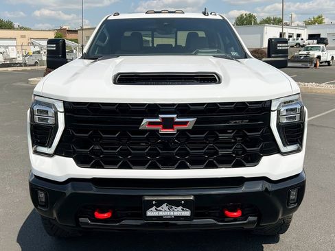 Used 2024 Chevrolet Silverado 2500 ZR2 w/ Technology Package image 16