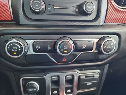 Used 2020 Jeep Wrangler Sport AWD/4WD image 28