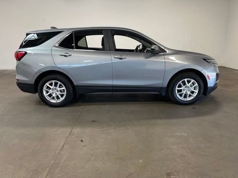 Used 2024 Chevrolet Equinox LT FWD image 2
