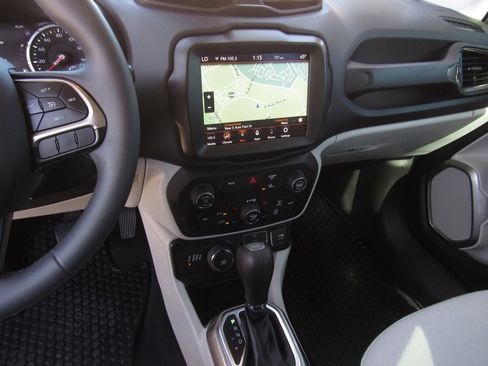 Used 2022 Jeep Renegade Latitude image 17