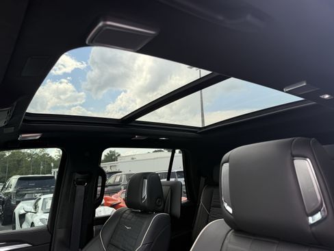 Used 2025 Cadillac Escalade V AWD/4WD image 25