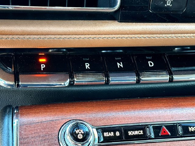 Used 2023 Lincoln Aviator Reserve w/ Equipment Group 201A RWD image 18