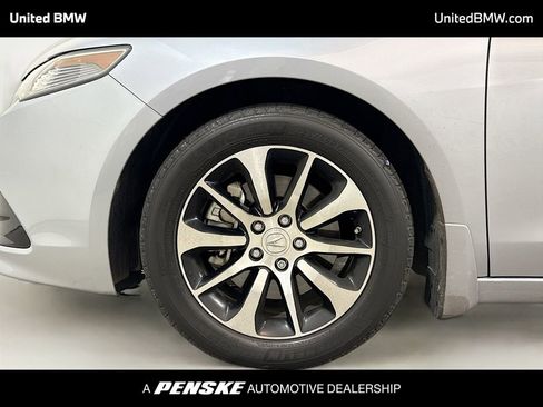 Used 2015 Acura TLX image 2