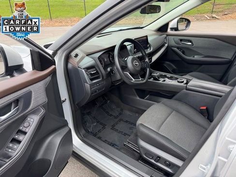 Used 2023 Nissan Rogue SV AWD/4WD image 12