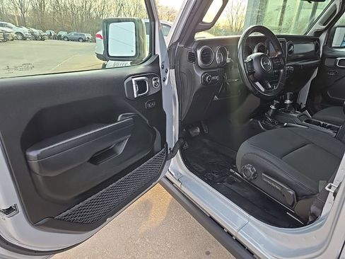 Used 2022 Jeep Wrangler Unlimited Sport image 31