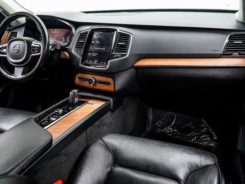 Used 2021 Volvo XC90 T8 Inscription Expression w/ Climate Package image 17