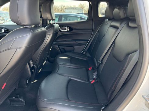 Used 2025 Jeep Compass Trailhawk image 25