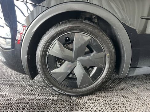 Used 2025 Toyota Prius LE image 24