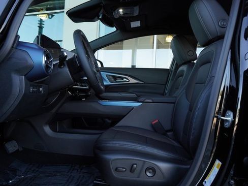 New 2025 Chevrolet Equinox EV LT image 23