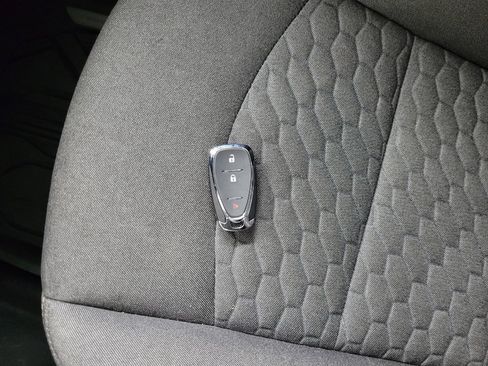 Used 2019 Chevrolet Equinox LT image 32