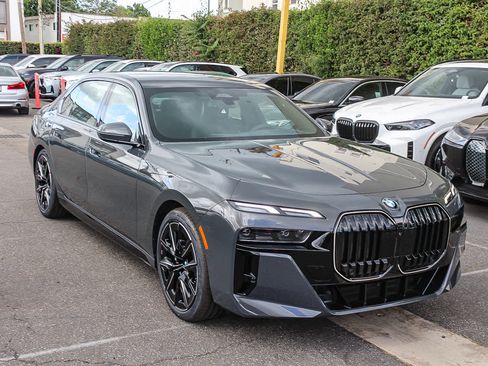 New 2026 BMW 740i w/ Premium Package RWD image 3