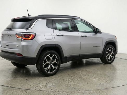 Used 2025 Jeep Compass Limited image 9