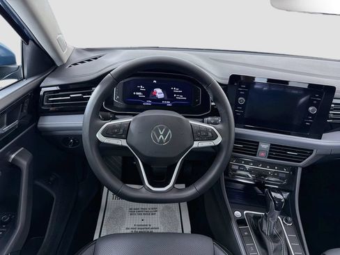 Used 2026 Volkswagen Jetta SEL FWD image 22
