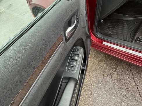 Used 2018 Chrysler 300 Limited w/ Safetytec Plus Group image 28