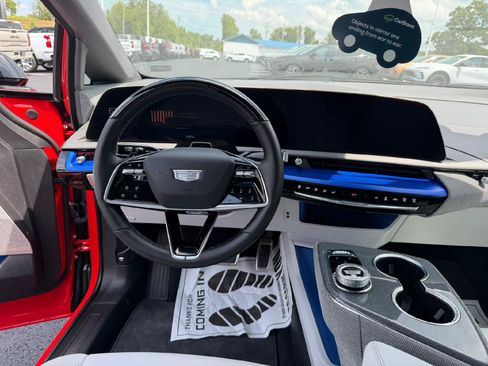 Certified 2025 Cadillac Optiq Sport 1 AWD/4WD image 20