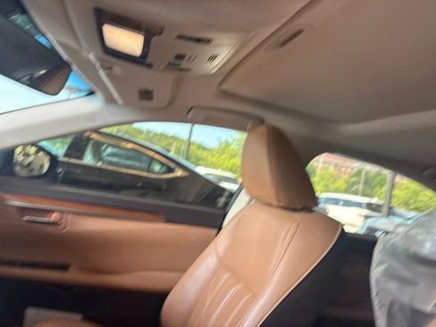 Used 2018 Lexus ES 300h w/ Luxury Package FWD image 8
