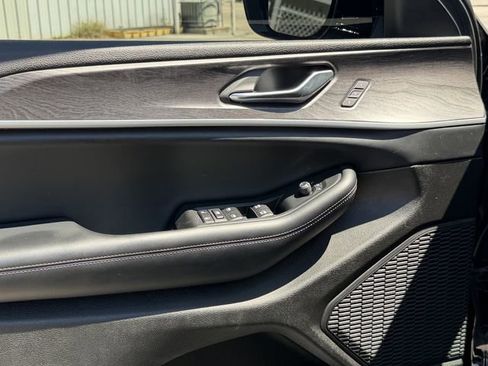 Used 2024 Jeep Grand Cherokee L Limited w/ Black Appearance Package image 12