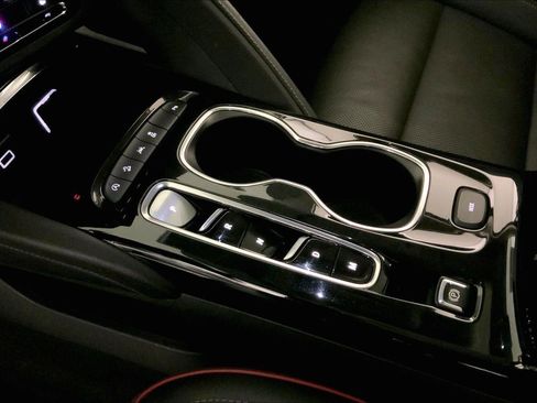 Used 2022 Buick Envision Essence w/ Sport Touring Package image 17