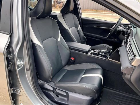 Used 2025 Toyota Camry SE image 9