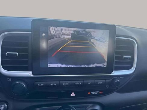 Used 2024 Hyundai Venue SEL image 13