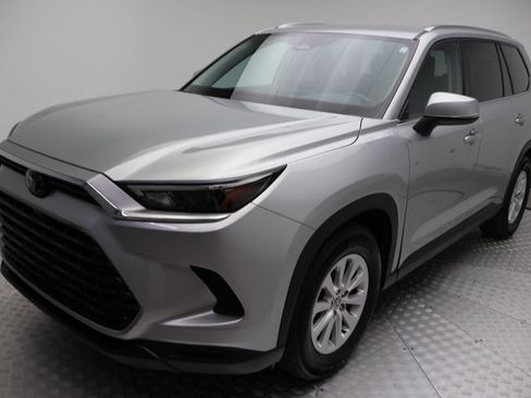 Certified 2025 Toyota Grand Highlander XLE image 2