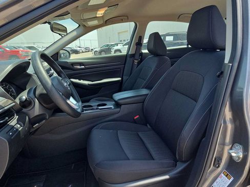 Used 2025 Nissan Altima 2.5 SV FWD image 15