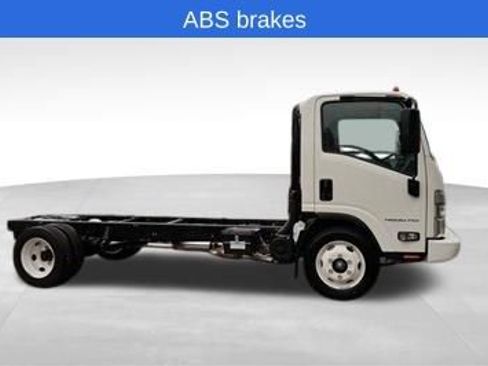 New 2025 Chevrolet Low Cab Forward image 2