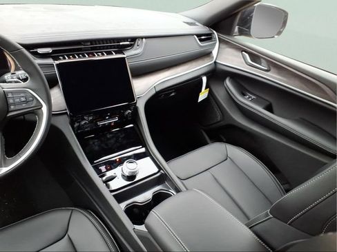 New 2025 Jeep Grand Cherokee L Limited w/ Trailer Tow Package image 12